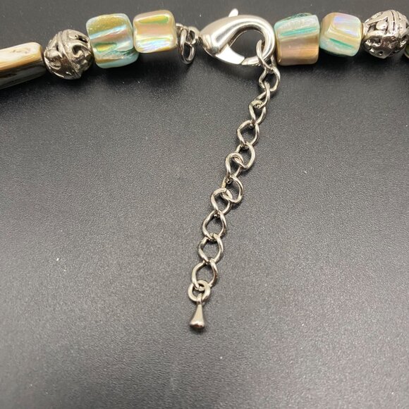 Cookie Lee Style Shell Pendant Necklace Earring Set Unmarked Beaded Silver Tone - Picture 11 of 12